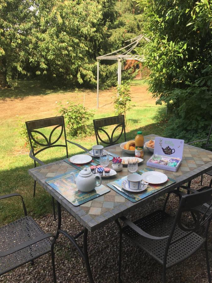 Bed and Breakfast Au Charme Des Pommiers Thiberville Exterior foto